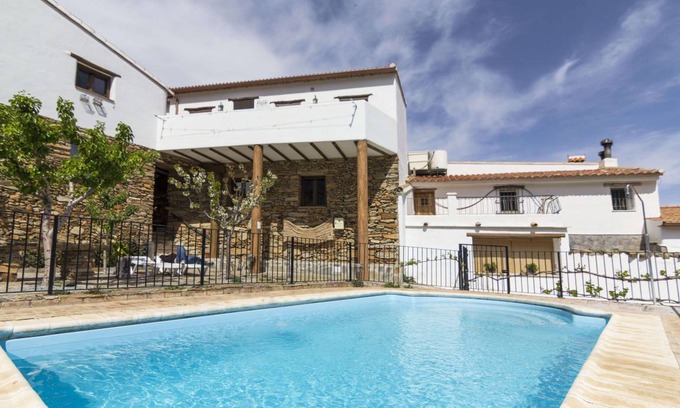 Laroya House | 150 m² Farmhouse ∙ 4 bedrooms ∙ 8 guests