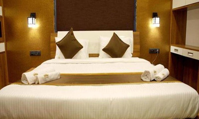Sector II Hotel | 150 m² Hotel ∙ 2 guests