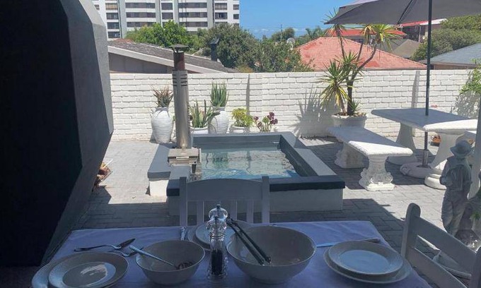 Strand House | 150 m² House ∙ 2 bedrooms ∙ 4 guests