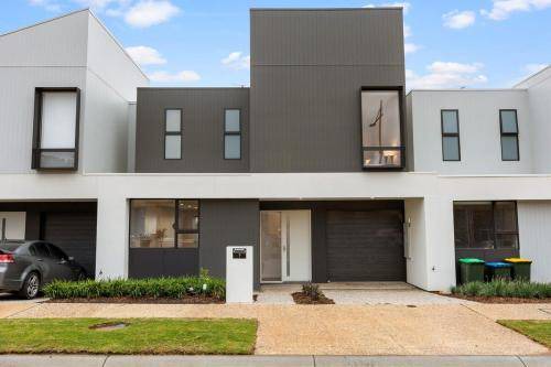 Woodforde House | 150 m² House ∙ 3 bedrooms ∙ 6 guests