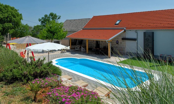 Imotski House | 150 m² Maisonette ∙ 3 bedrooms ∙ 8 guests