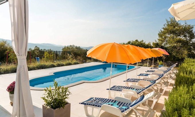 Lecevica Villa | 150 m² Villa ∙ 4 bedrooms ∙ 10 guests