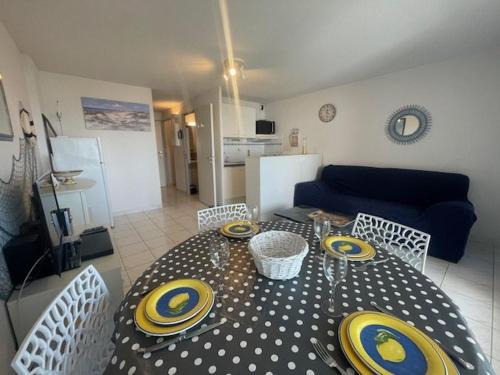 Laure-Minervois Apartment | 150 MARINA BAY CAP D'AGDE Quartier Falaises proche plage T2 cabine avec place de parking et piscine