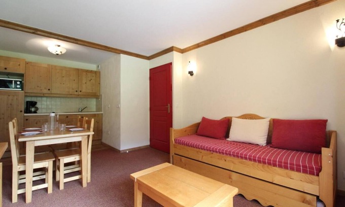 Val Cenis Apartment | 150m from shops, 2nd floor, fitness, swimming pool, balcony, tv, ski locker, 32m², Val Cenis