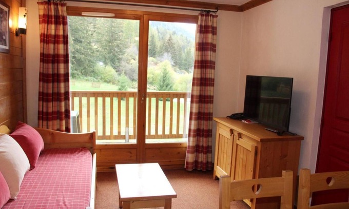 Val Cenis Apartment | 150m from shops, 2nd floor, view swimming pool, fitness, swimming pool, balcony, tv, ski locker