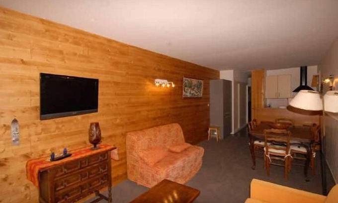 Eaux-Bonnes Apartment | 150m from resort center, 4th floor, view ski slopes, balcony, tv, 48m², Gourette