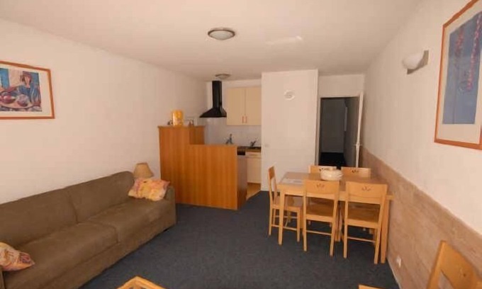 Eaux-Bonnes Apartment | 150m from ski slopes, 2nd floor, view ski slopes, fitness, swimming pool, sauna, tv, ski locker