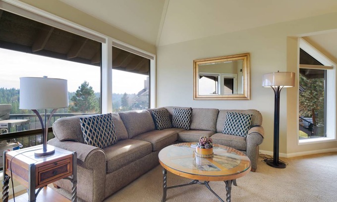 Century West Condo | 151 m² Condo ∙ 3 bedrooms ∙ 8 guests