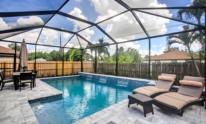 Naples Park House | 151 m² House ∙ 3 bedrooms ∙ 6 guests