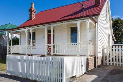 North Hobart House | 152 m² House ∙ 3 bedrooms ∙ 10 guests