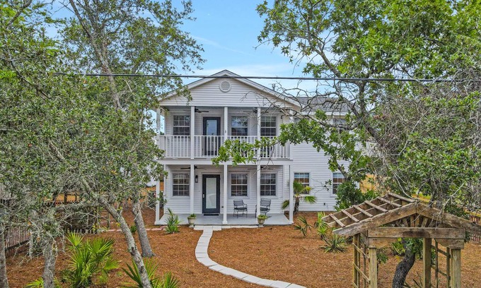 Gulfview Heights House | 153 m² House ∙ 3 bedrooms ∙ 8 guests
