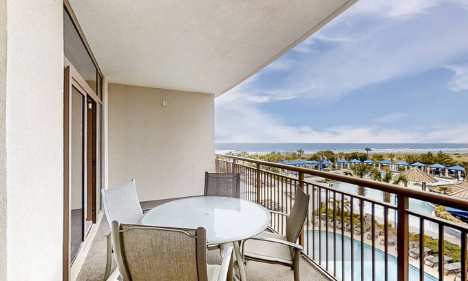 Windy Hill Condo | 154 m² Condo ∙ 3 bedrooms ∙ 10 guests