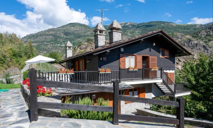 Arvier Ski Chalet | 155 m² Chalet ∙ 4 bedrooms ∙ 6 guests