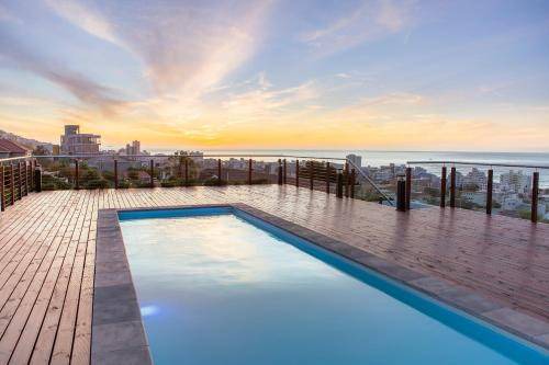 Sea Point Apartment | 155 m² Serviced apartment ∙ 2 bedrooms ∙ 4 guests