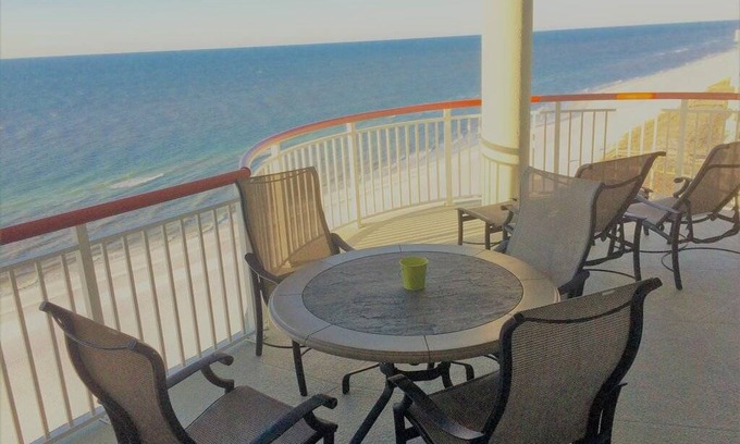 Navarre Beach Condo | 156 m² Condo ∙ 3 bedrooms ∙ 8 guests