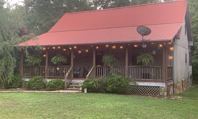 Mentone Cabin | 1560529 FANTASTIC RATES ON THIS PRIVATE, SECLUDED TWO BEDROOM CABIN