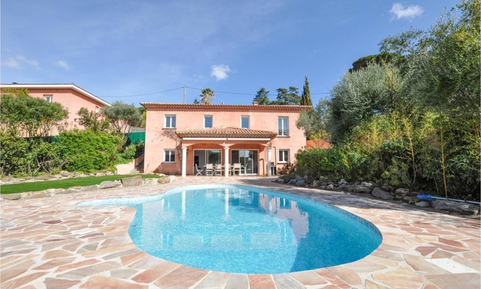 Cavalaire-sur-Mer House | 157 m² House ∙ 4 bedrooms ∙ 8 guests