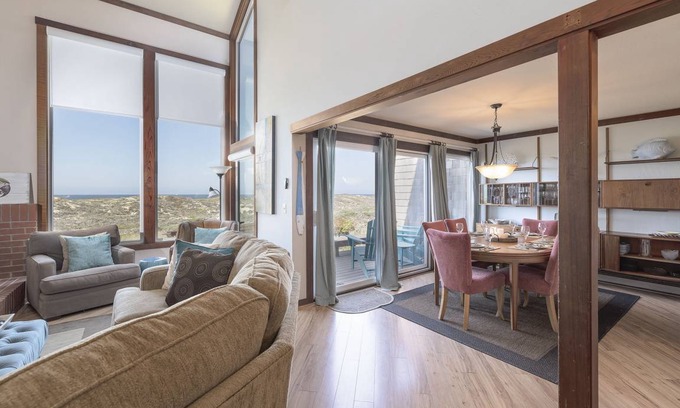 Castroville Condo | 158 m² Condo ∙ 3 bedrooms ∙ 7 guests