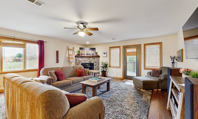 Arkdale Condo | 158 m² Condo ∙ 4 bedrooms ∙ 11 guests