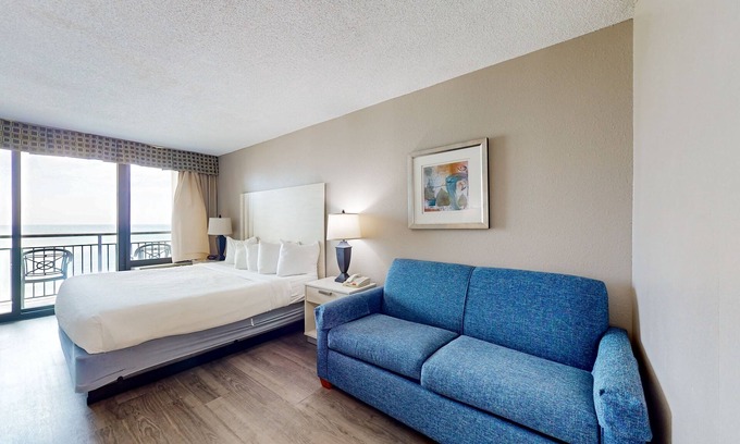 Myrtle Beach Apartment | 15th-floor oceanfront studio with pool, hot tub, AC, dog & snowbird-friendly