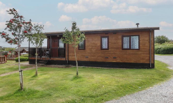 Rhyd-y-clafdy Cottage | 16 FOREST LODGE, pet friendly, country holiday cottage in Chwilog