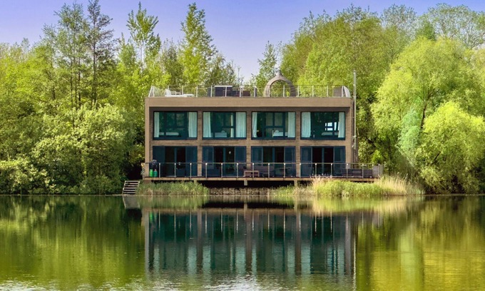 Lechlade House | 16 Huntsman Lake, Lakes by Yoo, 4 bed/sleeps 8 +3 kids, roof top/Spa/pool