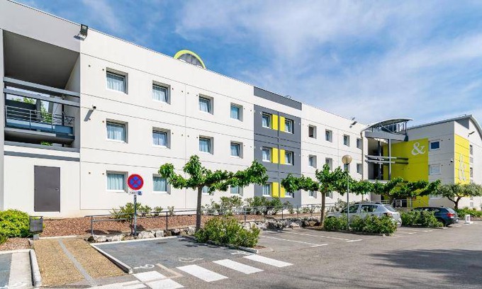 11th Arrondissement Hotel | 16 m² Hotel ∙ 4 guests