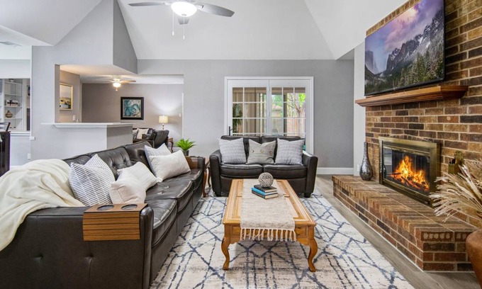 Northeast Carrollton House | 166 m² House ∙ 3 bedrooms ∙ 8 guests