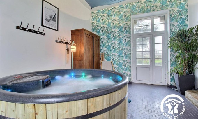 Ambon House | 160 m² Gîte ∙ 4 bedrooms ∙ 8 guests