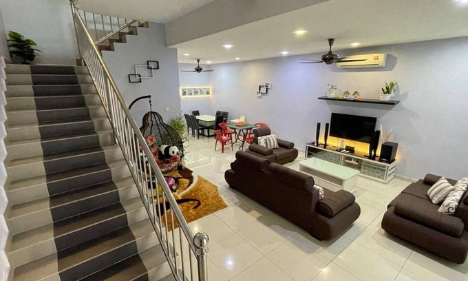 Asam Kumbang House | 160 m² House ∙ 4 bedrooms ∙ 12 guests