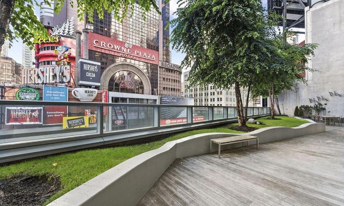 Central New York City Apartment | 1600 Broadway