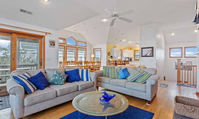Buck Island House | 1606 Jouhara *6 bedrms*Hot Tub*4 Min Walk to Beach