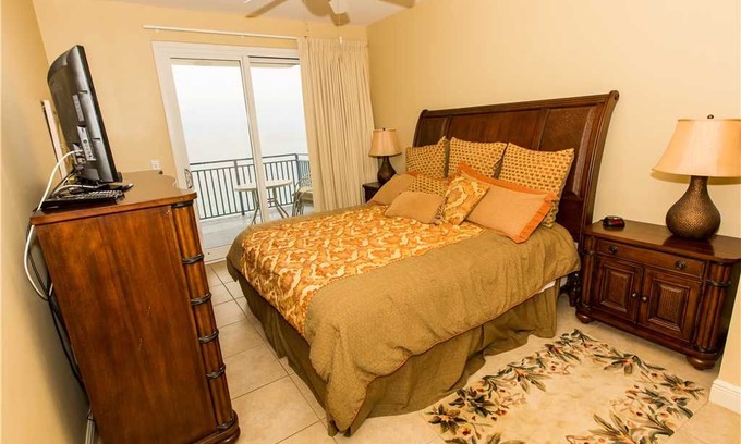 Panama City Beach Apartment | 1607 - Three Bedroom/Three Bath Condo GULF FRONT!