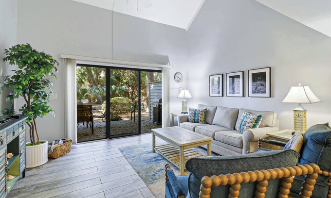 Shipyard Plantation Villa | 162 The Greens | Walk to the Beach