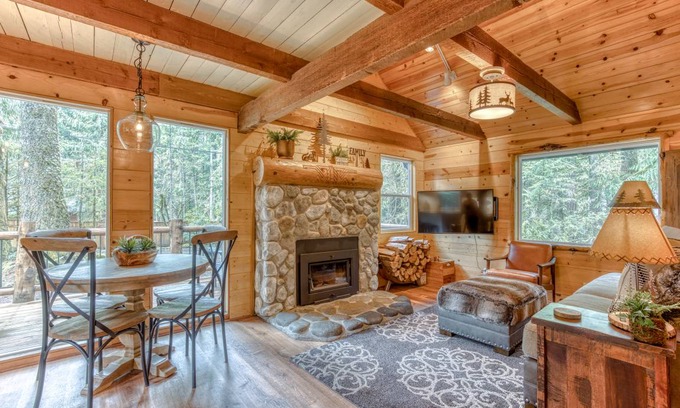 Rhododendron Cabin | 167 m² Cabin ∙ 3 bedrooms ∙ 8 guests