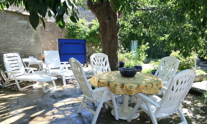 Lussan House | 16th century farmhouse with swimming pool for 8 people