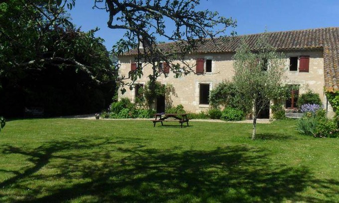 Lugon-et-l'ile-du-Carney Bed & Breakfast | 170 m² Bed and breakfast ∙ 4 bedrooms ∙ 12 guests