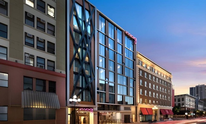 East Village Hotel | 17 m² Hotel ∙ 127 guests