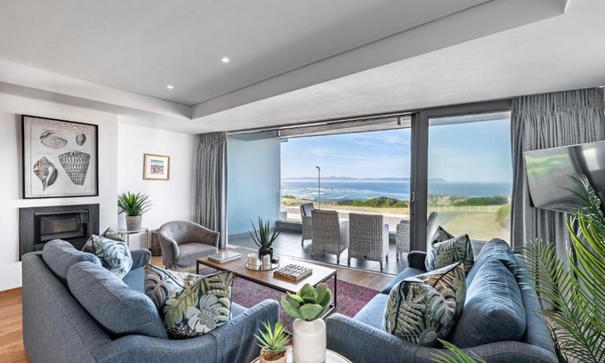 Westcliff Apartment | 17 Marine - 3Bedroom Sea-Facing Apt101