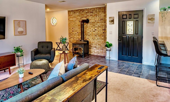 Summerlee House | 17 Min to NRG, Private, Grill, Huge Yard, Cozy