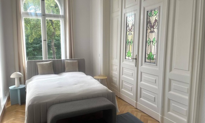 Frankfurt an der Oder Apartment | 170sqm - lots of space in a Wilhelminian style building with 2 free parking spaces