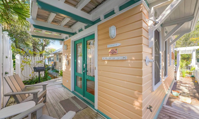 Seaside Cottage | 174 Feet to Beach Access in Seaside, FL Proper! Balcony + 2 Adult Bikes!