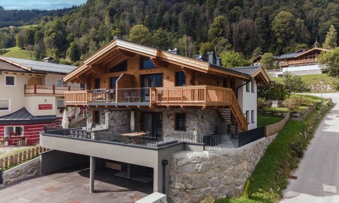 Bramberg am Wildkogel Ski Chalet | 175 m² Chalet ∙ 4 bedrooms ∙ 10 guests
