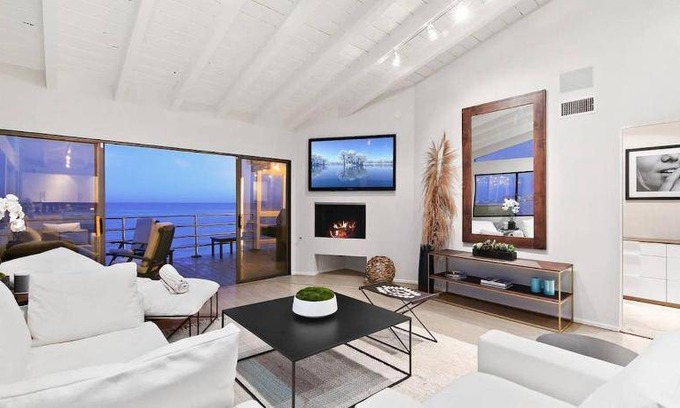 Eastern Malibu House | 177 m² House ∙ 3 bedrooms ∙ 6 guests