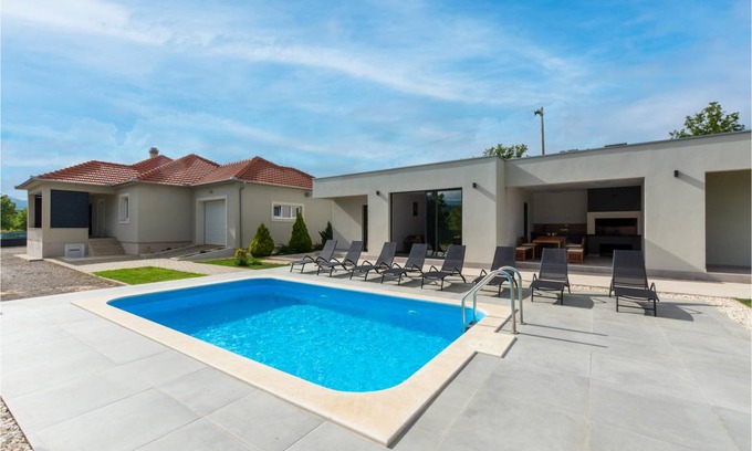 Dicmo House | 178 m² House ∙ 3 bedrooms ∙ 8 guests