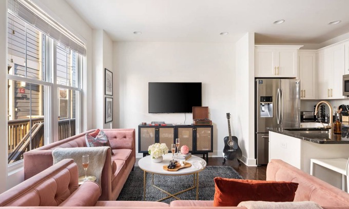 Chestnut Hill Apartment | 1794 m² Apartment ∙ 3 bedrooms ∙ 8 guests