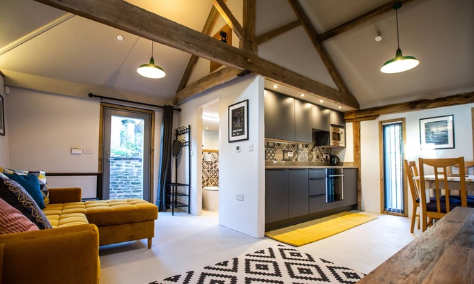 Abergavenny Cottage | 17th Century Cartshed Nestled In Welsh Countryside