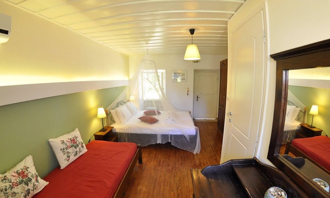 Mpogdanatika Hotel | 17th Century Room: D1 | 2-3 persons