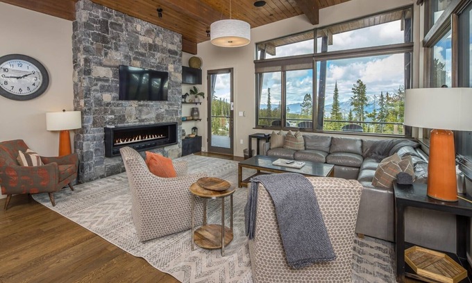 Big Sky House | 18 Alpine Bend (6-Bedroom Home) with Mountain view by Moonlight Basin Lodging