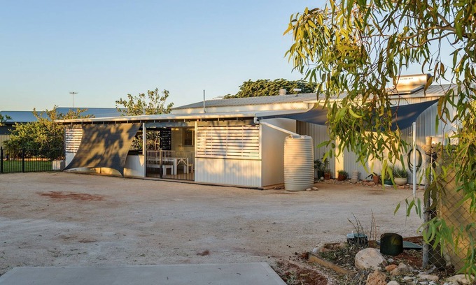 Exmouth House | 18 Sargent Street - Beautiful Pet Friendly Oasis